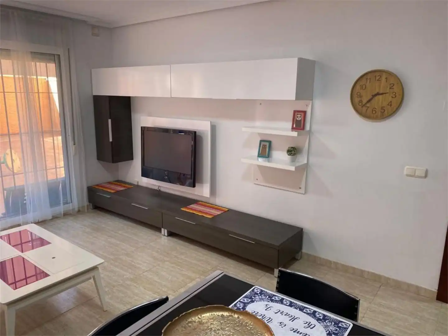 Sala de estar de Piso en venta en  Almería Capital con Parking comunitario