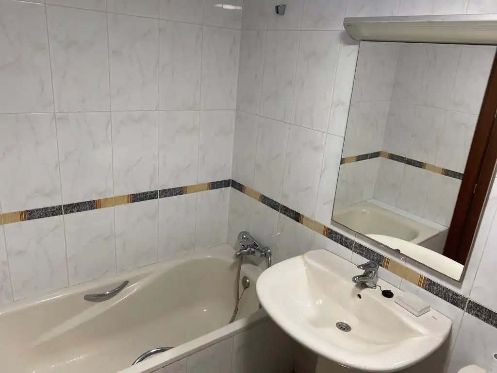 Baño de Piso en venta en Almería con Terraza, Amueblado y Parking comunitario