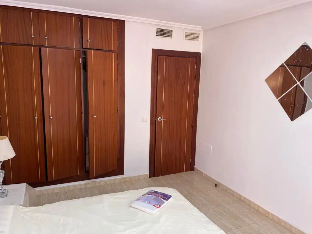 Habitación de Piso en venta en Almería con Terraza, Amueblado y Parking comunitario