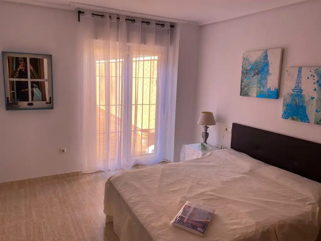 Habitación de Piso en venta en Almería con Terraza, Amueblado y Parking comunitario