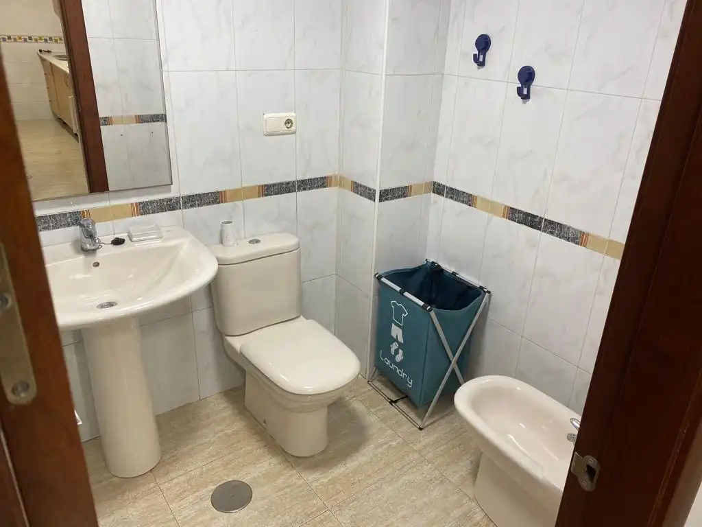 Baño de Piso en venta en Almería con Terraza, Amueblado y Parking comunitario