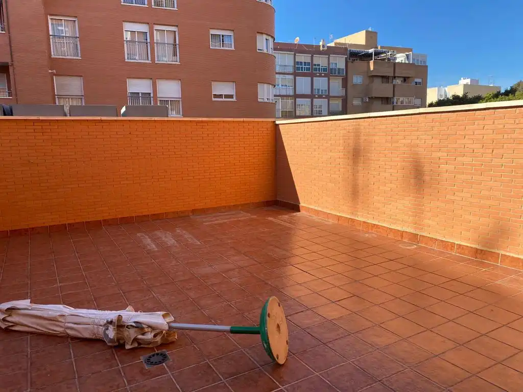 Terraza de Piso en venta en Almería con Terraza, Amueblado y Parking comunitario