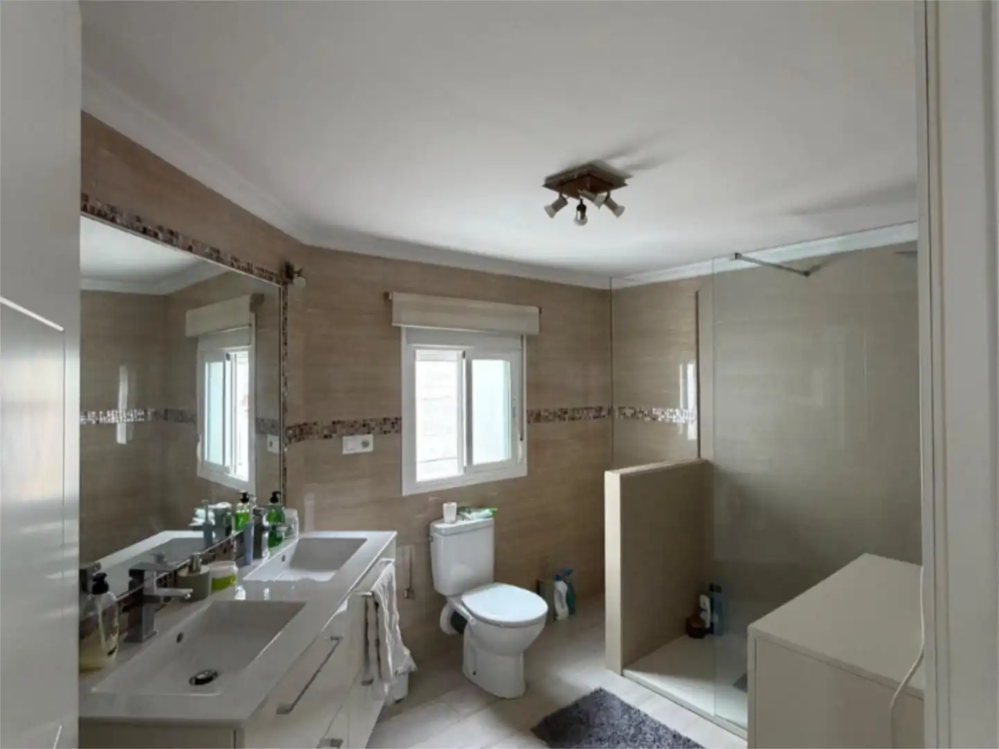 Baño de Piso de alquiler en Lora del Río con Aire acondicionado y Balcón