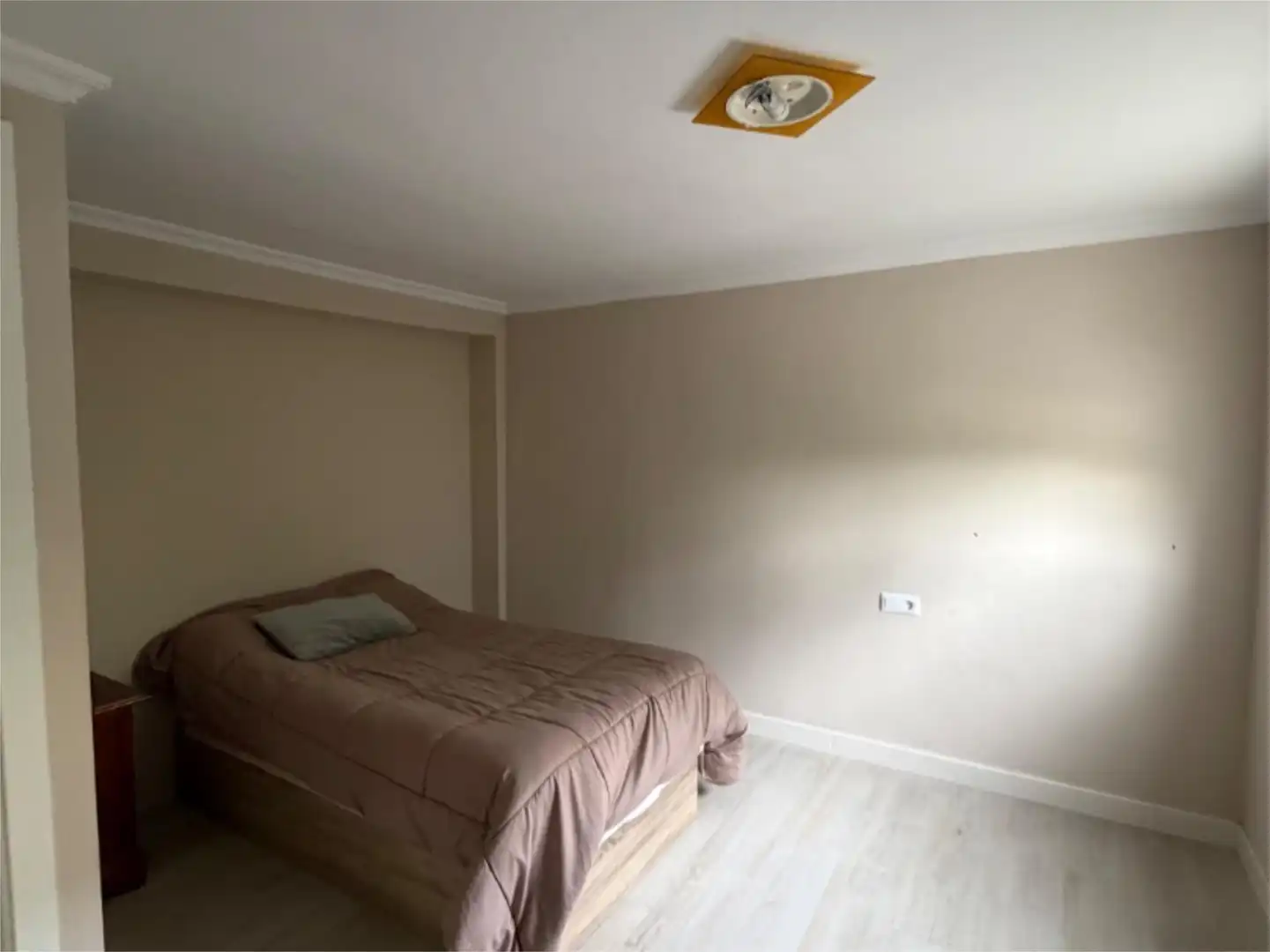 Habitación de Piso de alquiler en Lora del Río con Aire acondicionado y Balcón