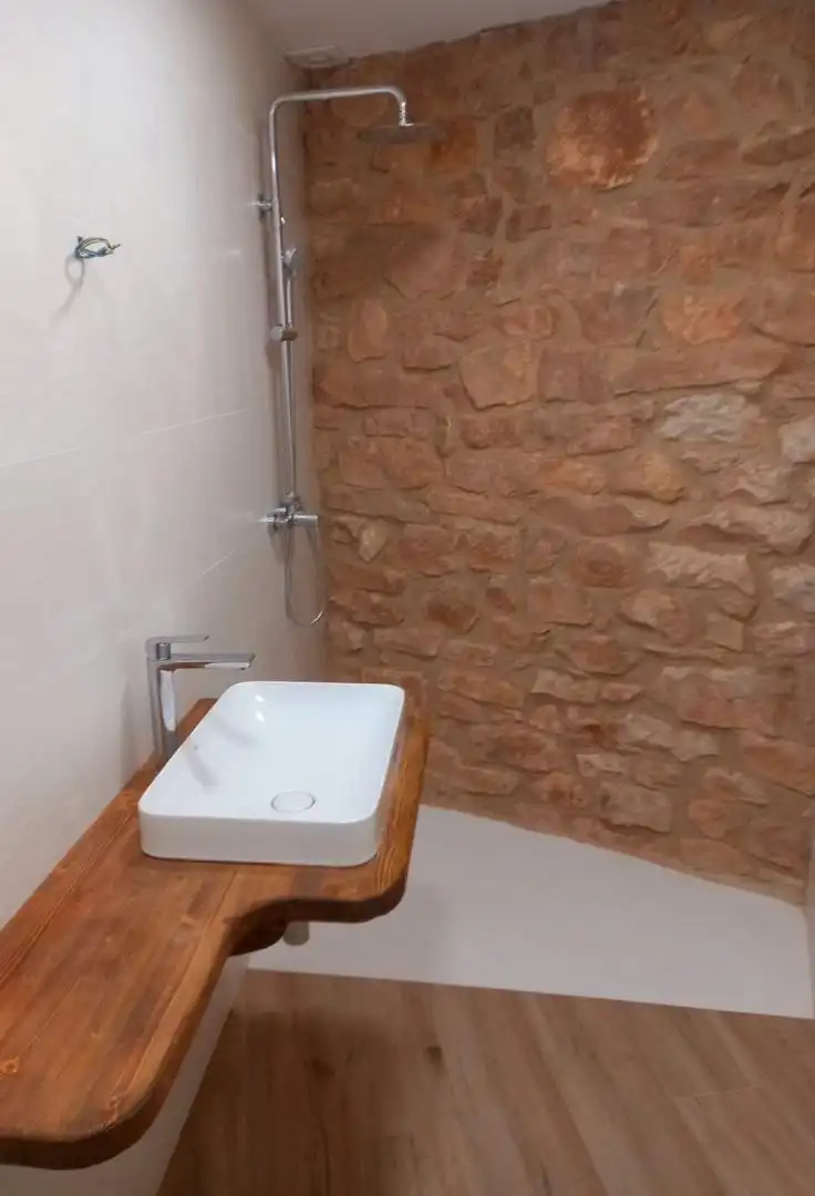 Einfamilien-Reihenhaus zum Verkauf in Carrer Major, 4, Tarrés Badezimmer von Einfamilien-Reihenhaus zum Verkauf in Tarrés mit Heizung, Parkett und Terrasse