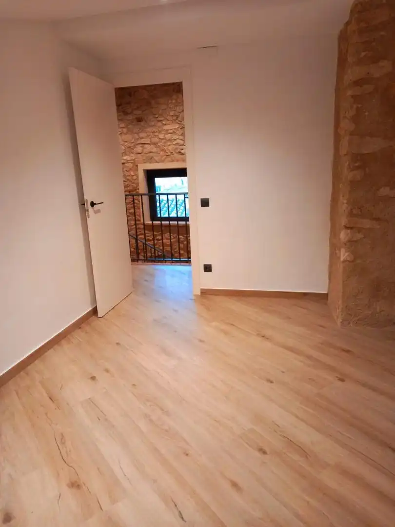 Einfamilien-Reihenhaus zum Verkauf in Carrer Major, 4, Tarrés Einfamilien-Reihenhaus zum Verkauf in Tarrés mit Heizung, Parkett und Terrasse