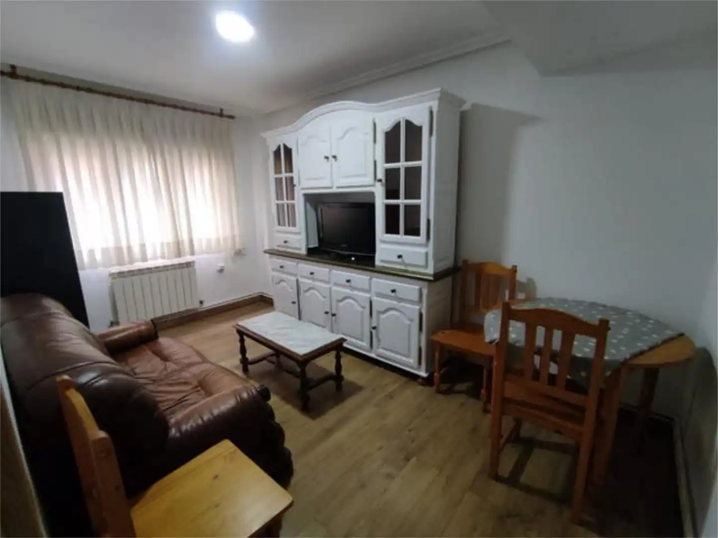 Sala d'estar de Pis de lloguer en Gijón  amb Calefacció i Moblat