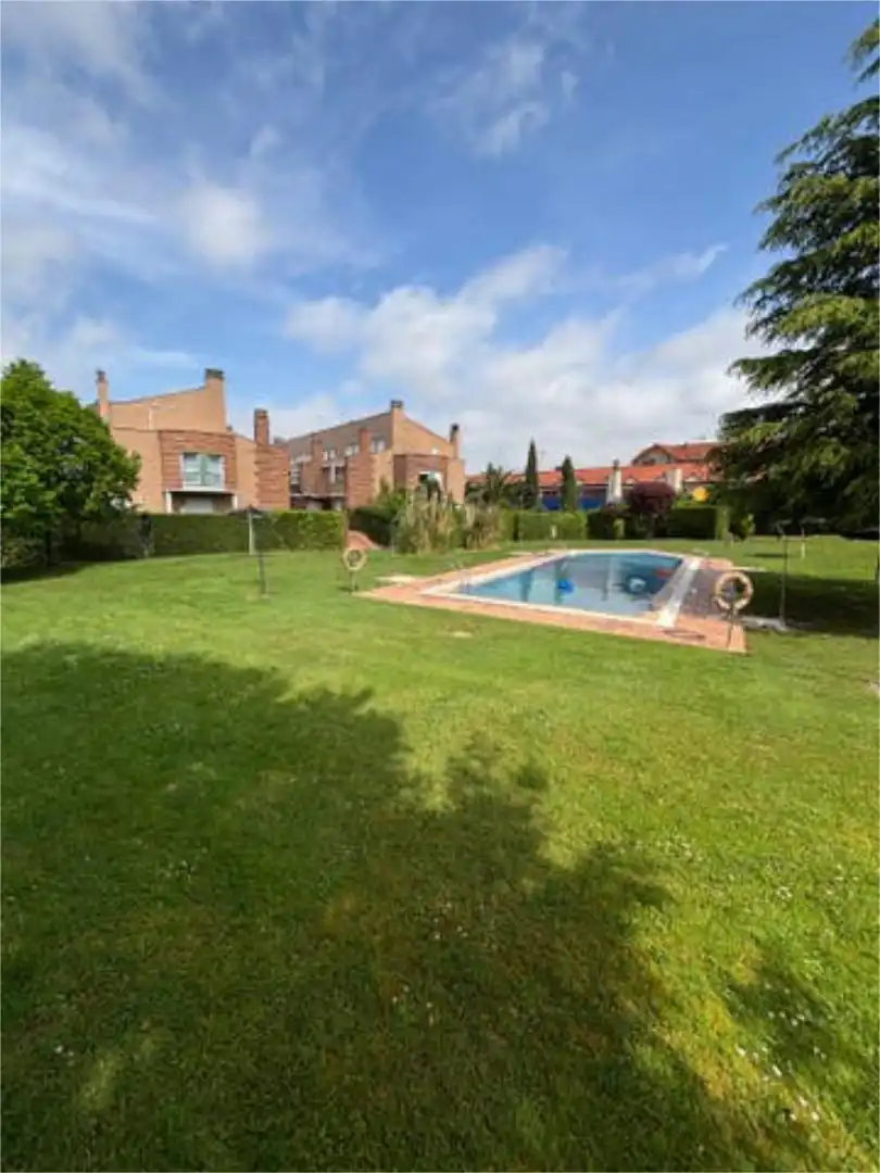 Casa adosada en venda a Villamediana de Iregua Piscina de Casa adosada en venda en Villamediana de Iregua amb Terrassa i Piscina