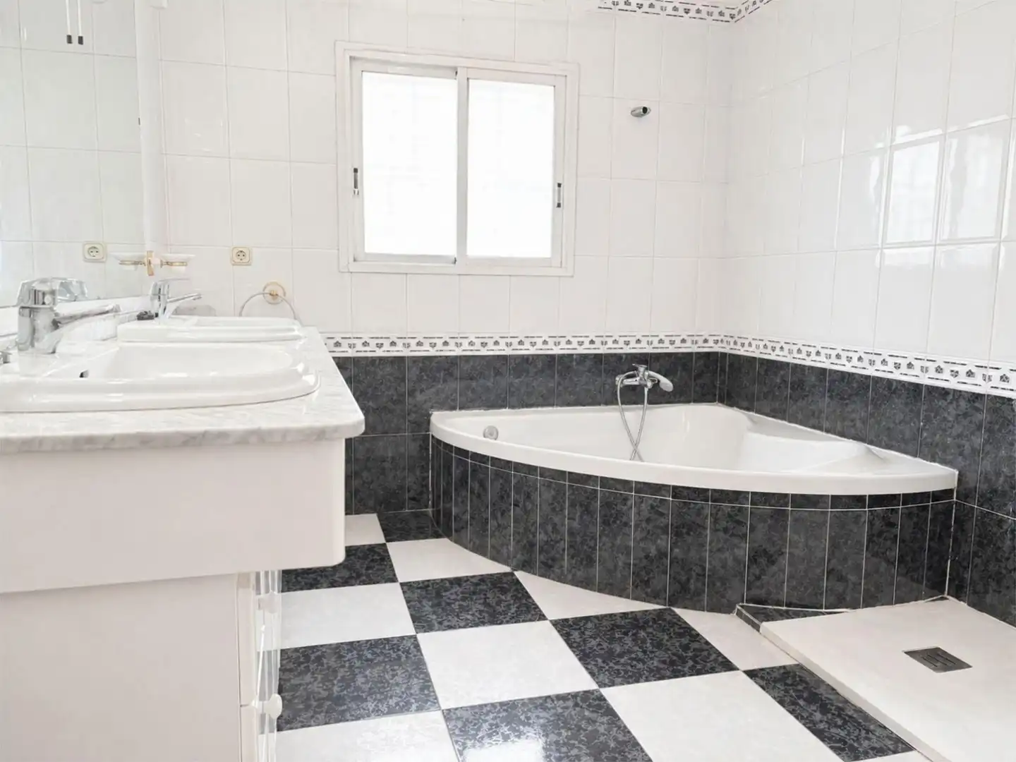 Bathroom of Flat for sale in Alhama de Almería  with Air Conditioner, Terrace and Balcony