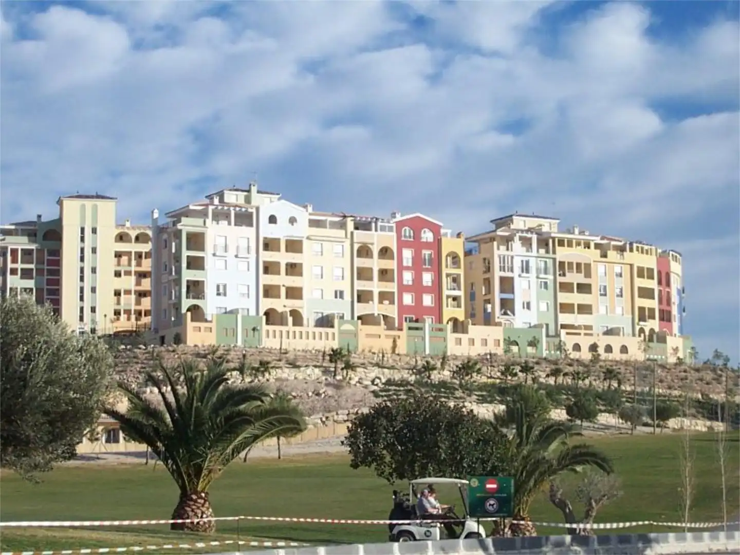Piso en venta en Carrer de la Boira, 9, Bonalba - Cotoveta Vista exterior de Piso en venta en Mutxamel con Aire acondicionado, Terraza y Amueblado