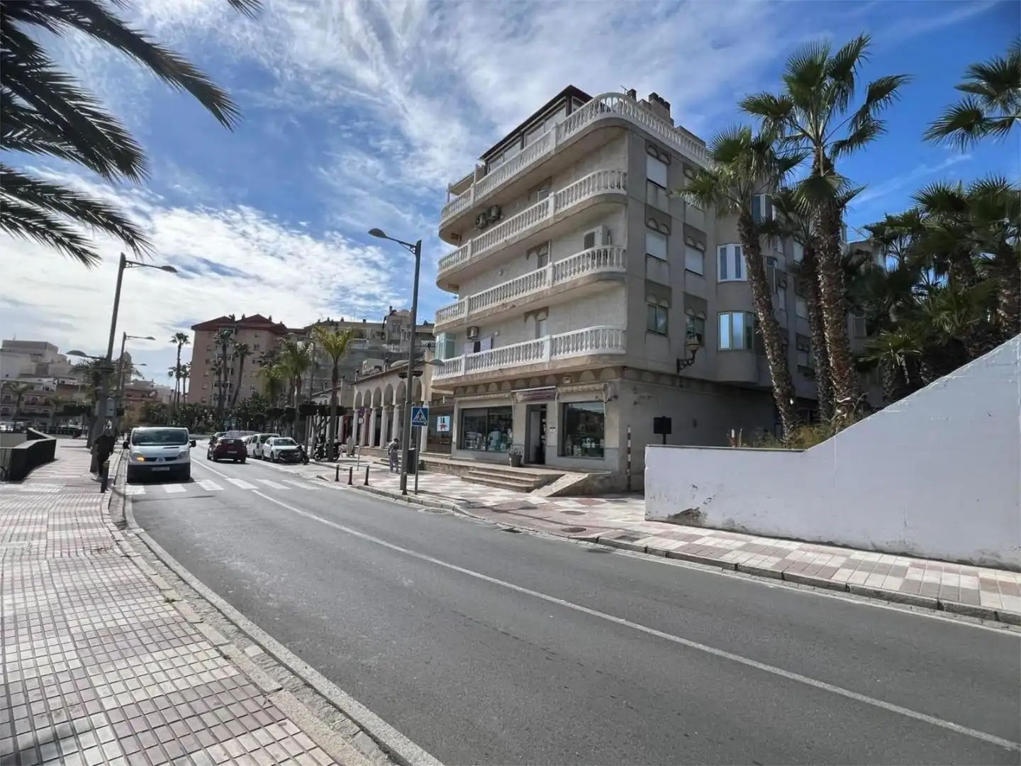 Vista exterior de Piso en venta en Almuñécar con Aire acondicionado, Terraza y Piscina