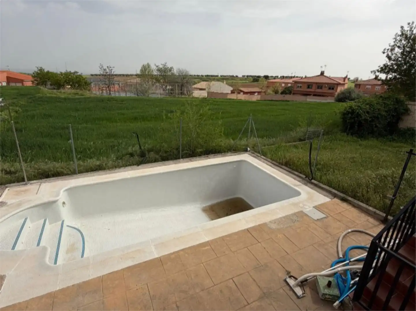 Houses for sale in Calle Ciudad Real, 16, Cedillo del Condado Swimming pool of Houses for sale in Cedillo del Condado with Terrace, Swimming Pool and Balcony
