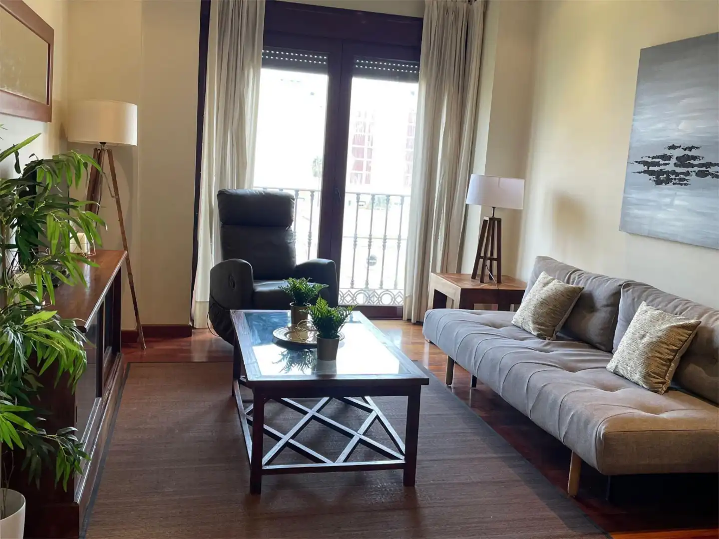 Sala d'estar de Pis de lloguer en  Almería Capital amb Aire condicionat, Parquet i Moblat