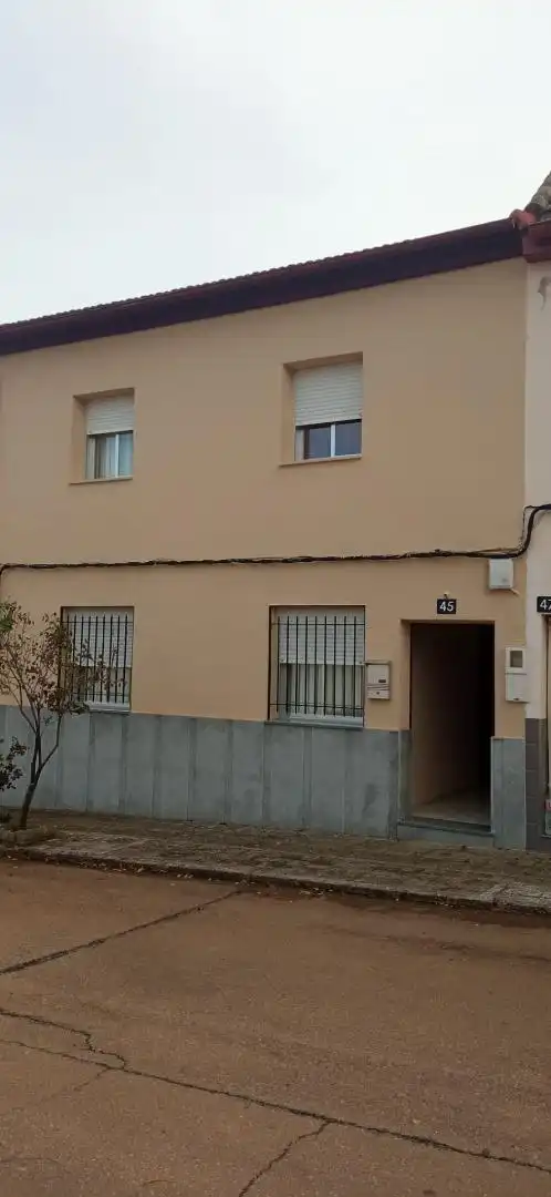 Vista exterior de Casa adosada en venda en Luciana amb Aire condicionat, Calefacció i Terrassa