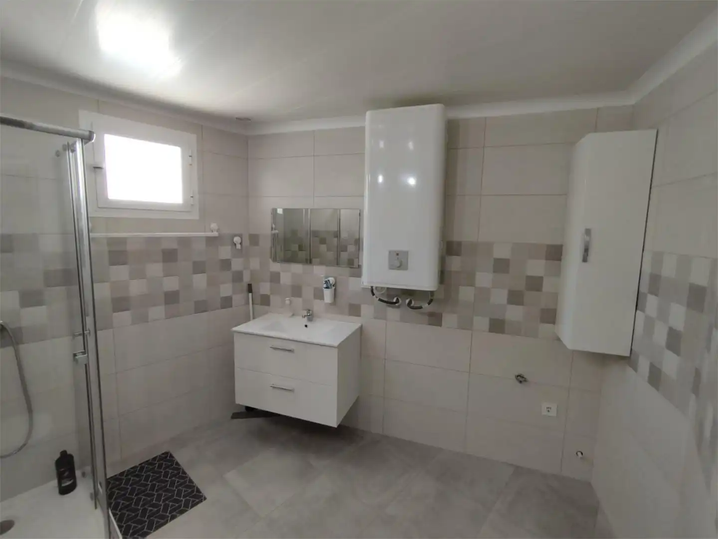 Houses for sale in Carrer Forcall, 16, Pueblo Español - Coveta Fumá Bathroom of Houses for sale in El Campello with Private garden, Terrace and Storage room