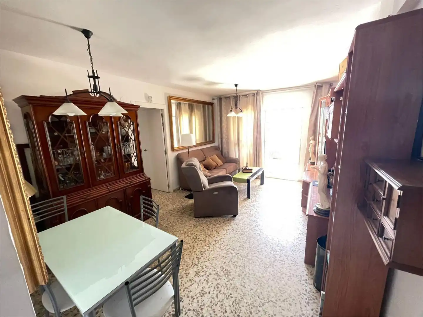 Piso en venta en Calle Vicente Blasco Ibáñez, 1, Los Jardines de Marbella - La Ermita Sala de estar de Piso en venta en Marbella con Terraza y Amueblado