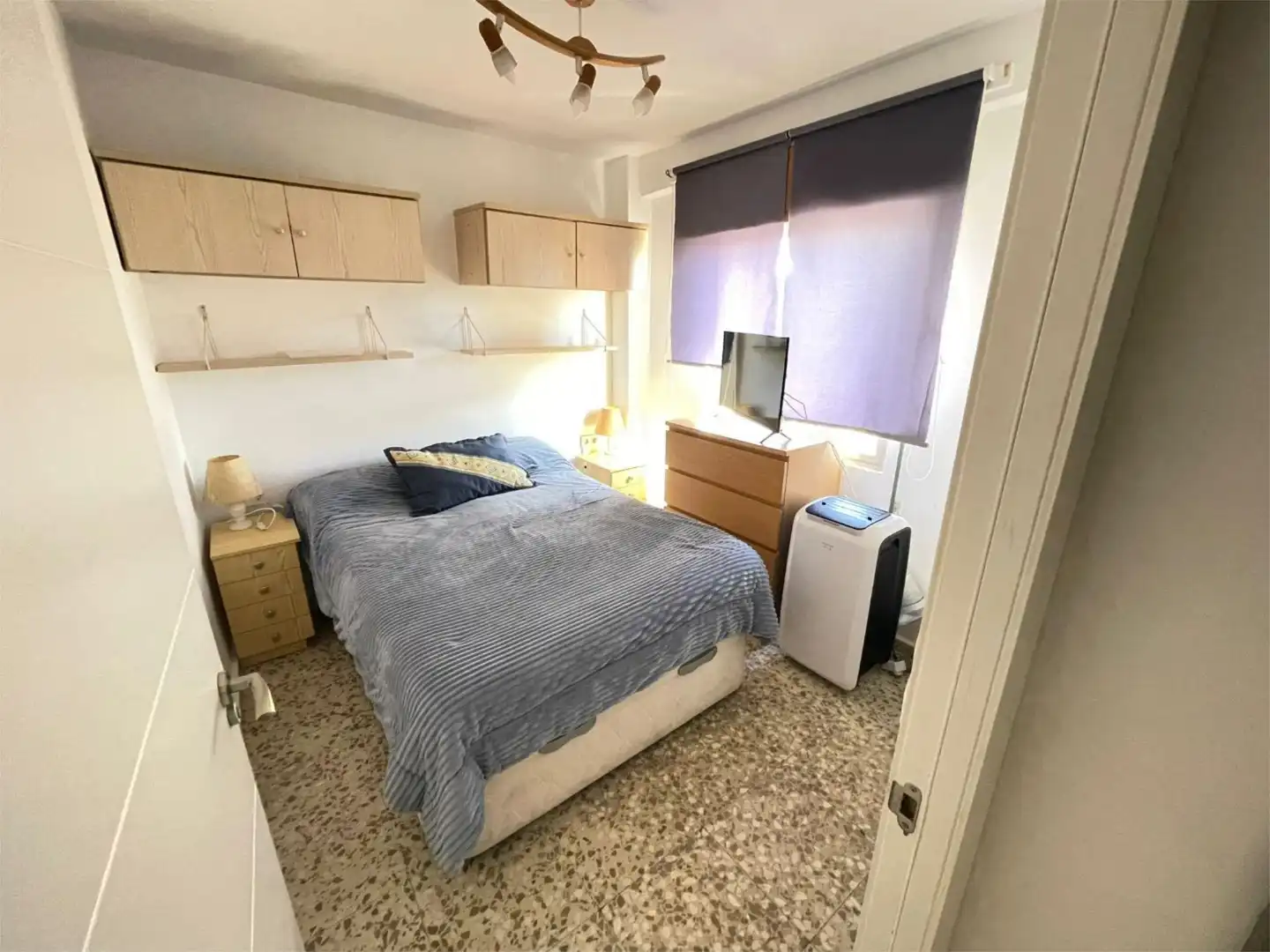 Piso en venta en Calle Vicente Blasco Ibáñez, 1, Los Jardines de Marbella - La Ermita Habitación de Piso en venta en Marbella con Terraza y Amueblado
