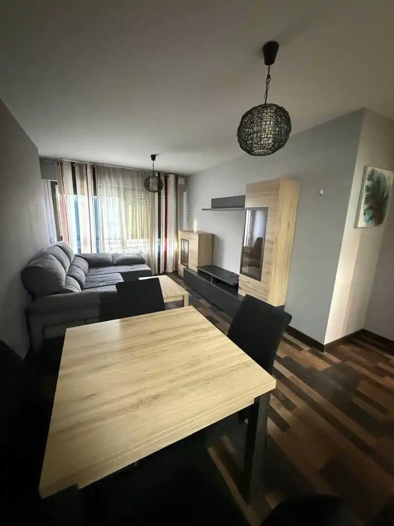 Sala d'estar de Pis de lloguer en Ponferrada amb Calefacció, Parquet i Terrassa