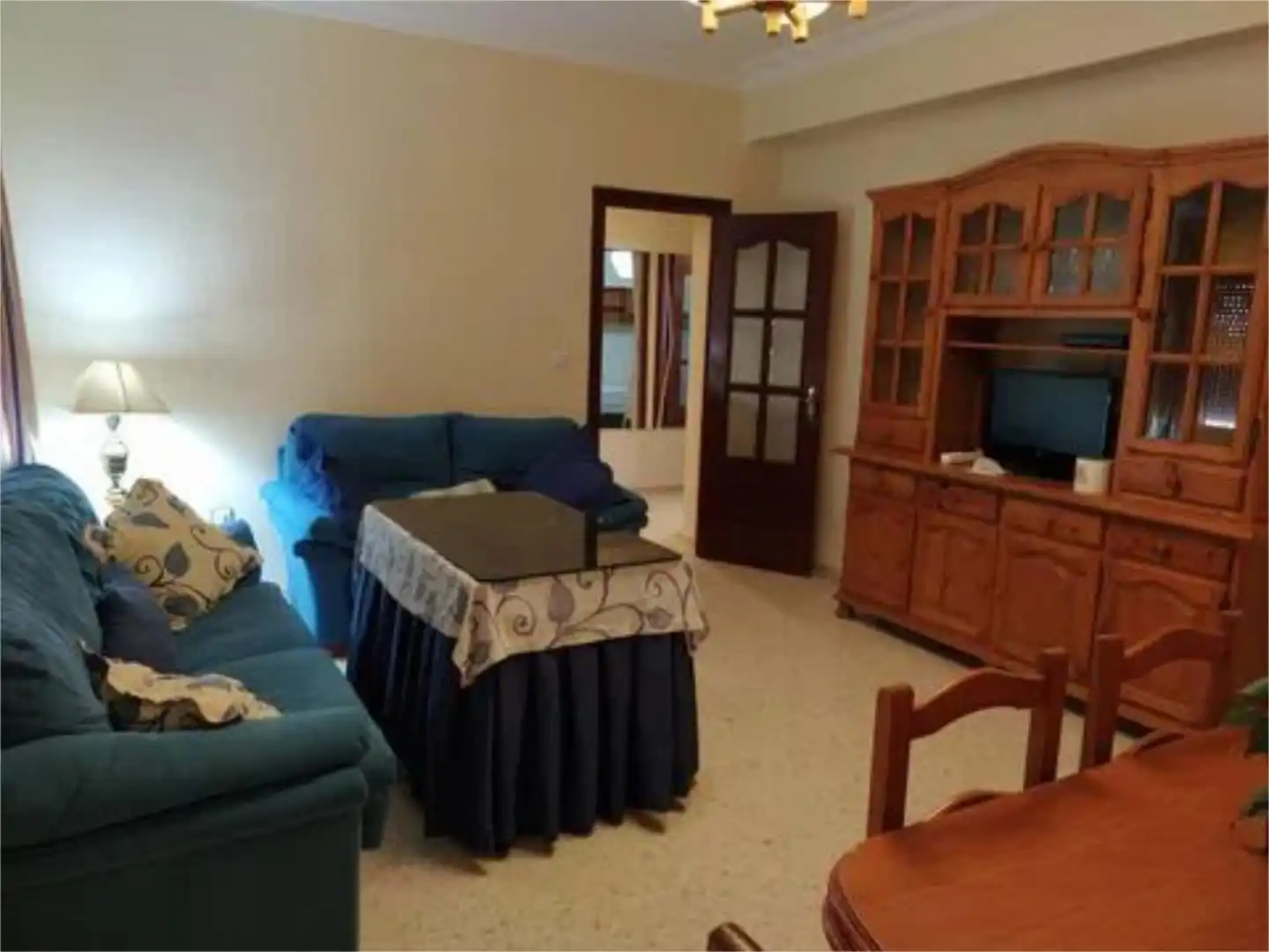 Sala de estar de Piso de alquiler en  Sevilla Capital con Aire acondicionado, Amueblado y Parking comunitario