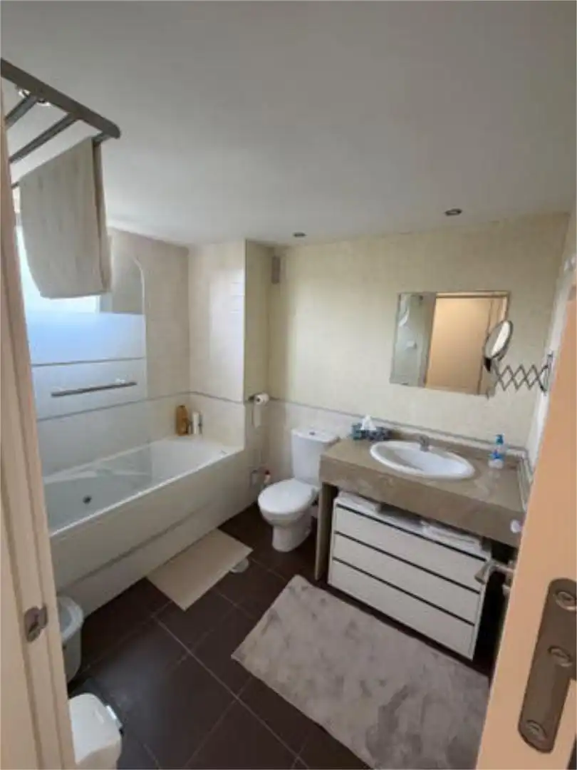 Baño de Apartamento en venta en La Alcaidesa con Terraza y Piscina