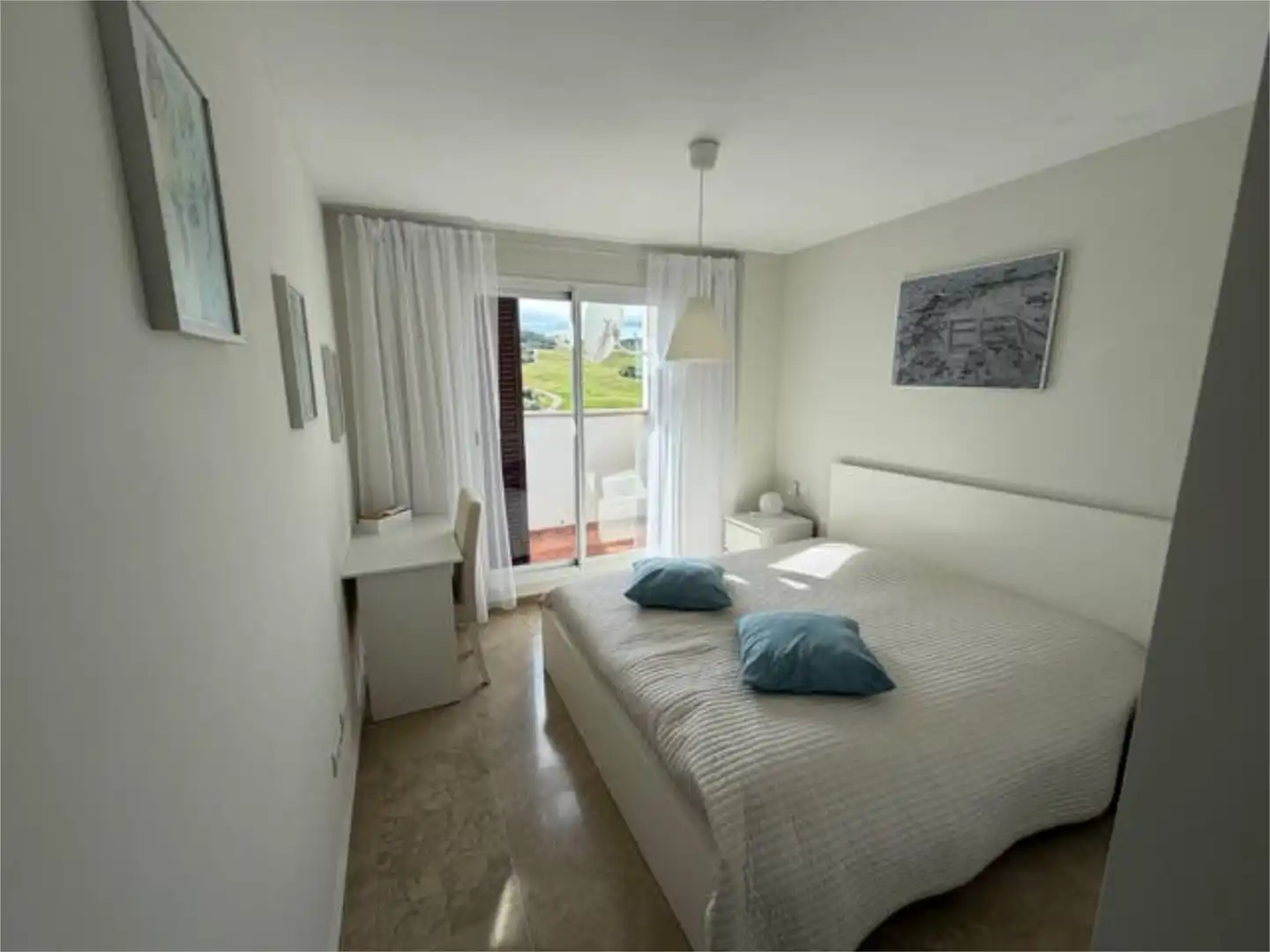 Habitación de Apartamento en venta en La Alcaidesa con Terraza y Piscina