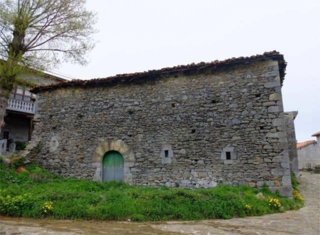 Casa-chalet en Venta en Soba