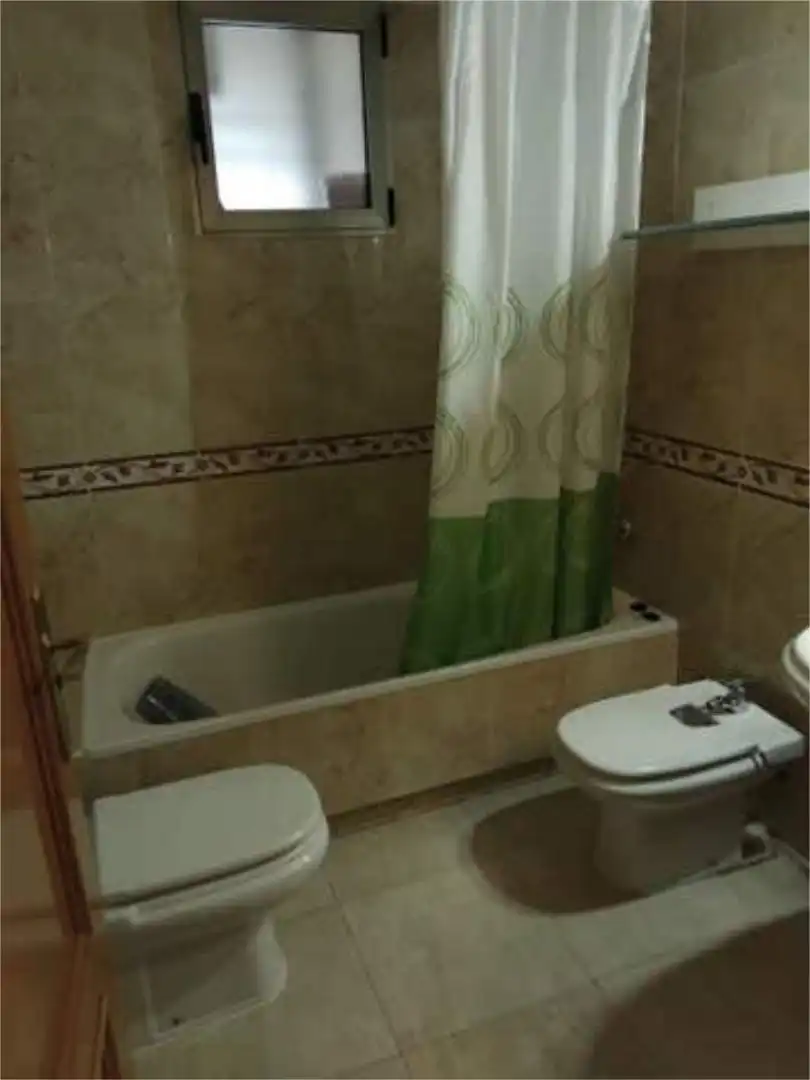 Baño de Piso de alquiler en Murcia con Calefacción, Terraza y Trastero