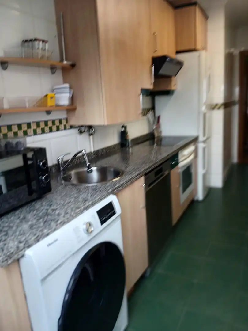 Piso en venta en Travesia Tartiere 2, 13, Lugones Cocina de Piso en venta en Siero con Calefacción, Parquet y Amueblado