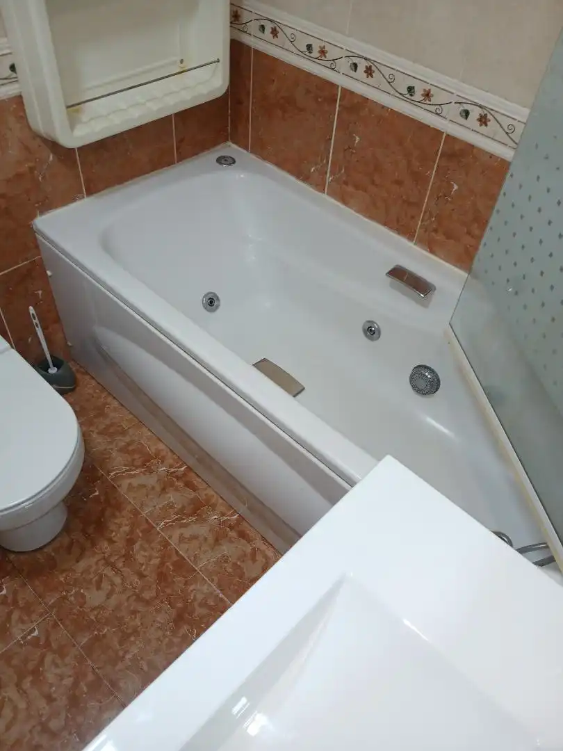 Piso en venta en Travesia Tartiere 2, 13, Lugones Baño de Piso en venta en Siero con Calefacción, Parquet y Amueblado