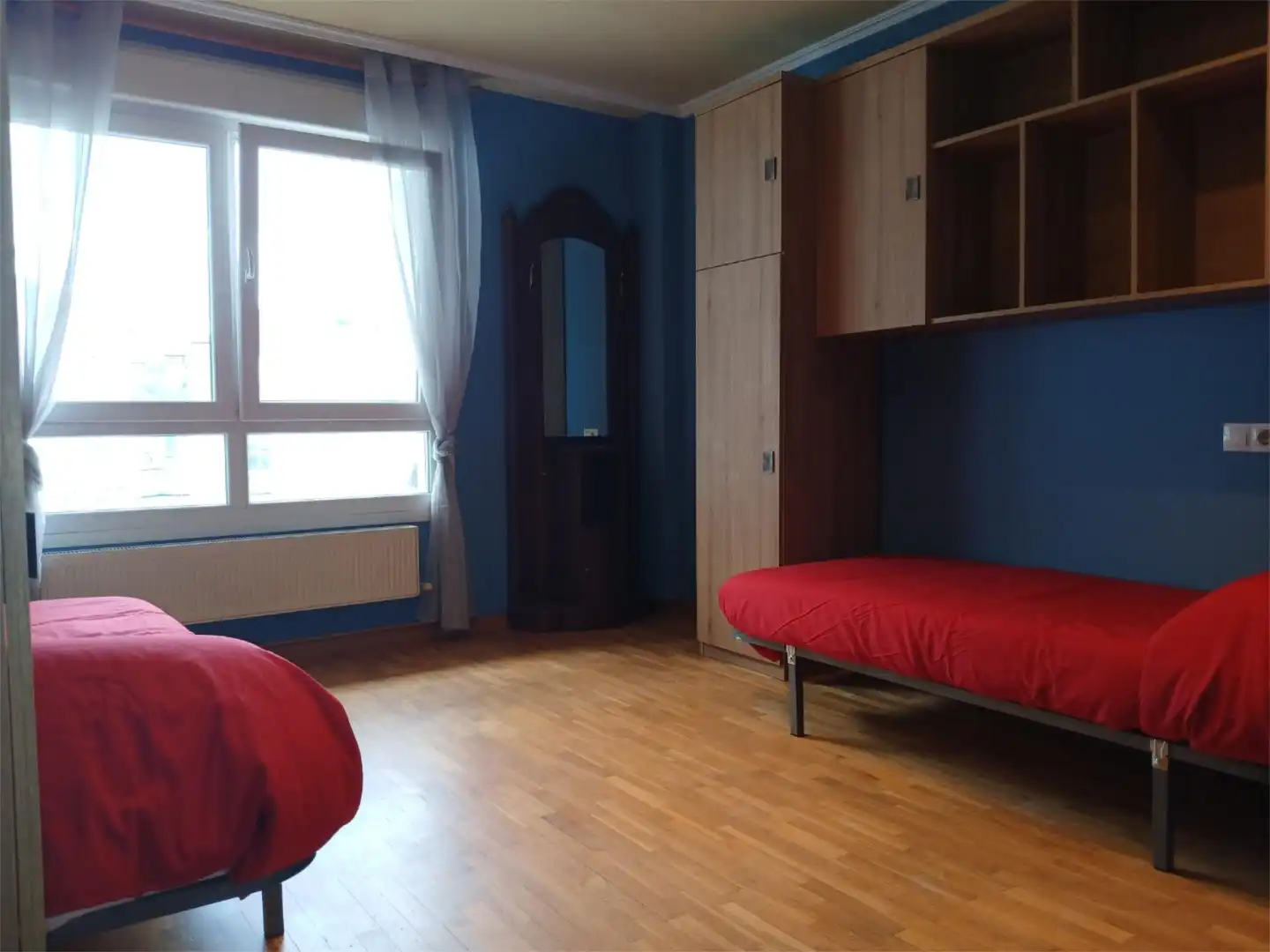 Piso en venta en Travesia Tartiere 2, 13, Lugones Habitación de Piso en venta en Siero con Calefacción, Parquet y Amueblado
