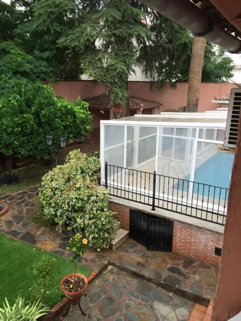 Einfamilien-Reihenhaus zum Verkauf in Calle Mesones, 32, Casco Antiguo Schwimmbecken von Einfamilien-Reihenhaus zum Verkauf in Talavera de la Reina mit Klimaanlage, Heizung und Privatgarten