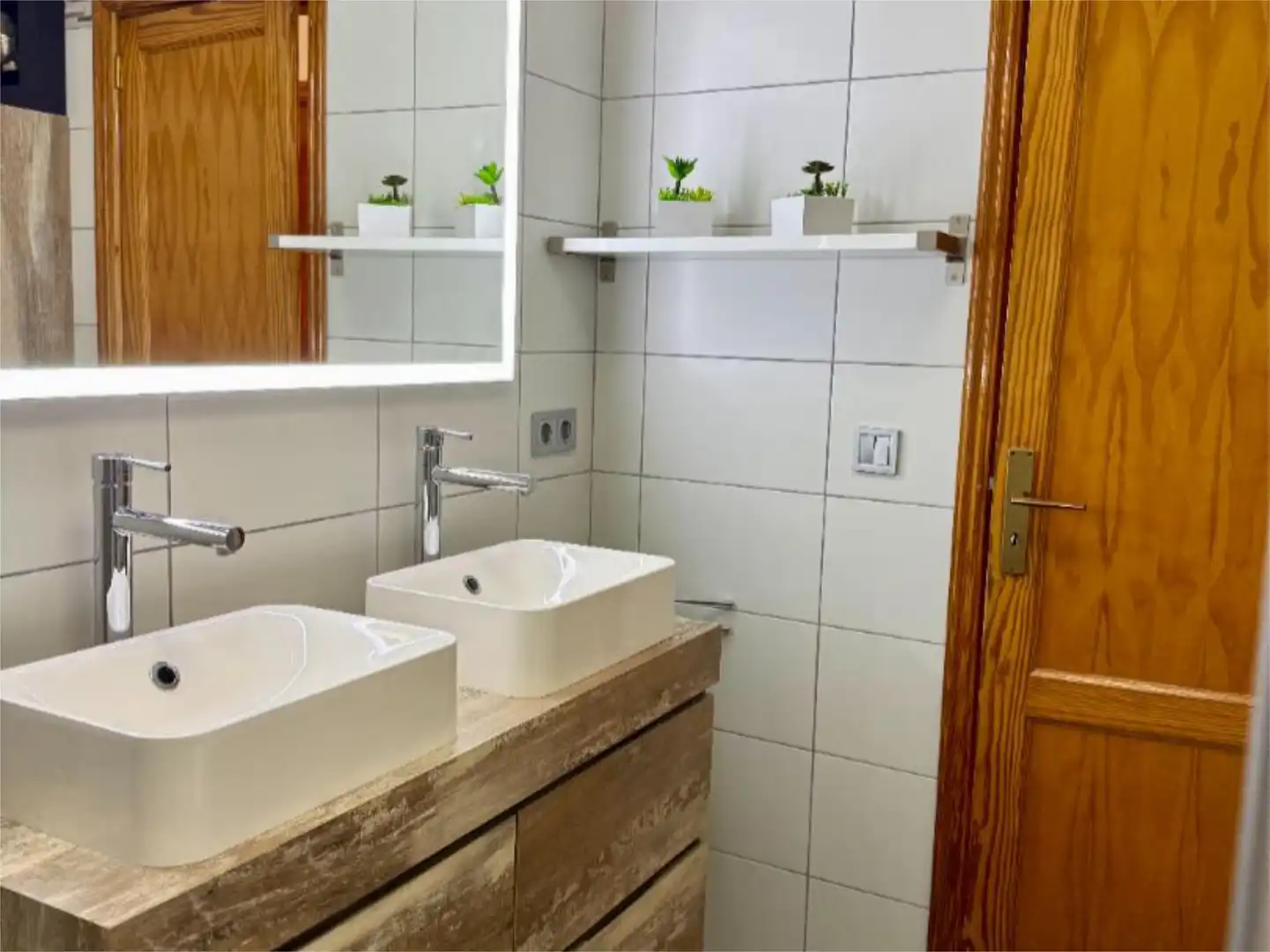 Flat for rent in Calle Mandolina, 3, San Fernando Bathroom of Flat for rent in San Bartolomé de Tirajana with Air Conditioner, Heating and Terrace