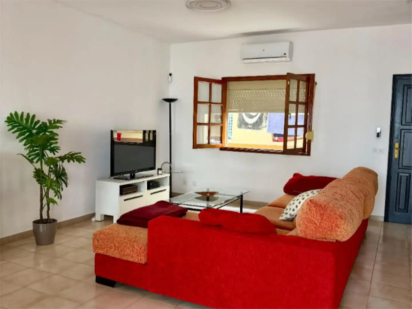 Flat for rent in Calle Mandolina, 3, San Fernando Living room of Flat for rent in San Bartolomé de Tirajana with Air Conditioner, Heating and Terrace