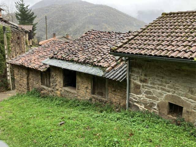 Casa-chalet en Venta en Caso