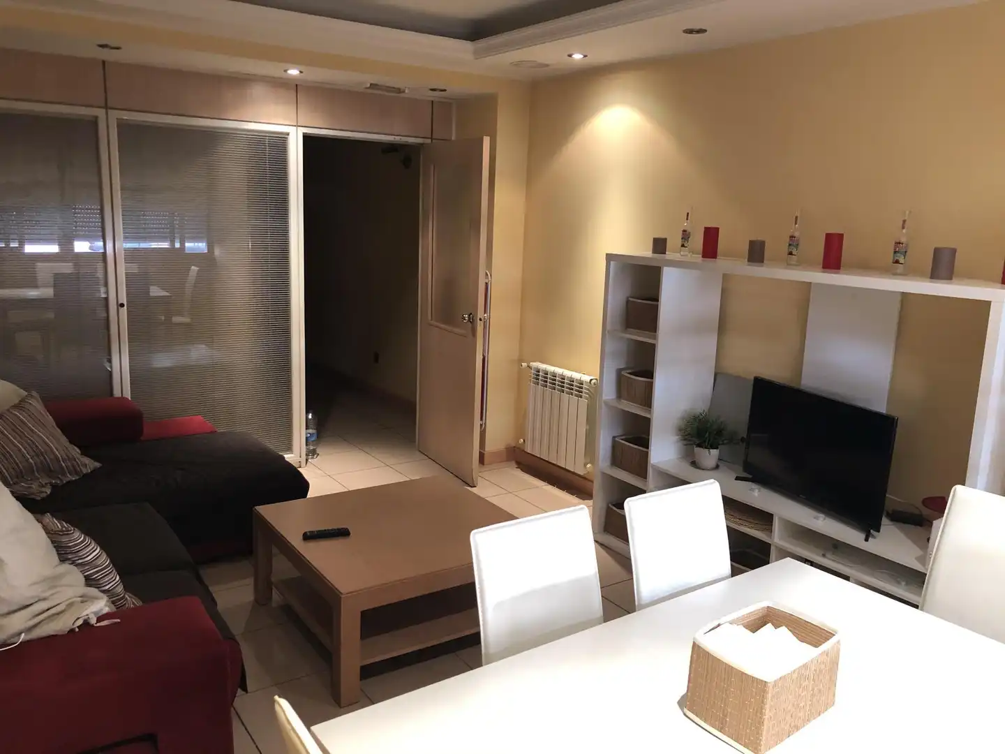 Room in Calle del Cafeto, Adelfas