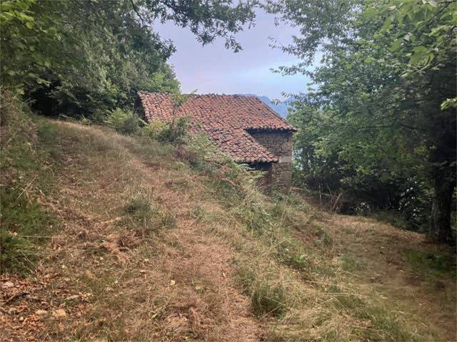 Casa-chalet en Venta en Caso