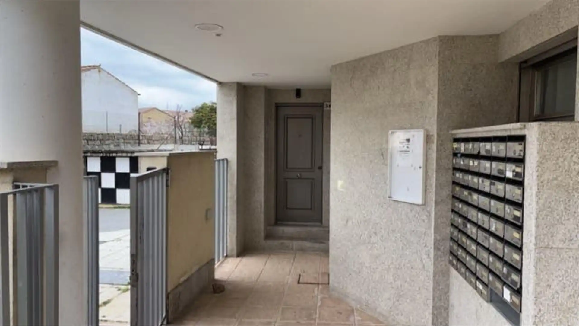 Vista exterior de Piso en venta en El Barraco  con Calefacción, Trastero y Amueblado