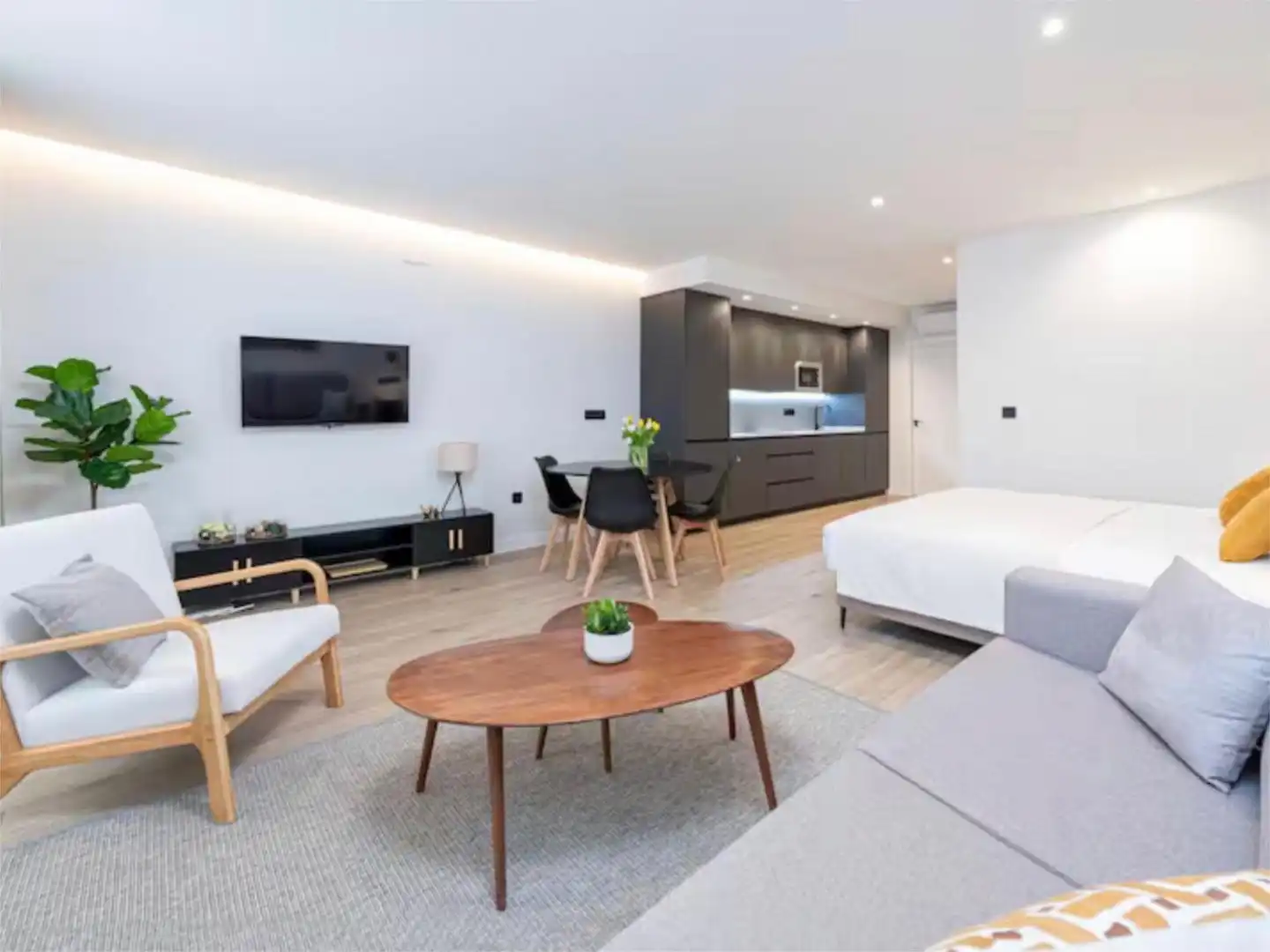 Piso en venta en Calle Martínez Campos, 16, Ensanche Centro - Puerto Sala de estar de Piso en venta en Málaga con Aire acondicionado, Calefacción y Amueblado