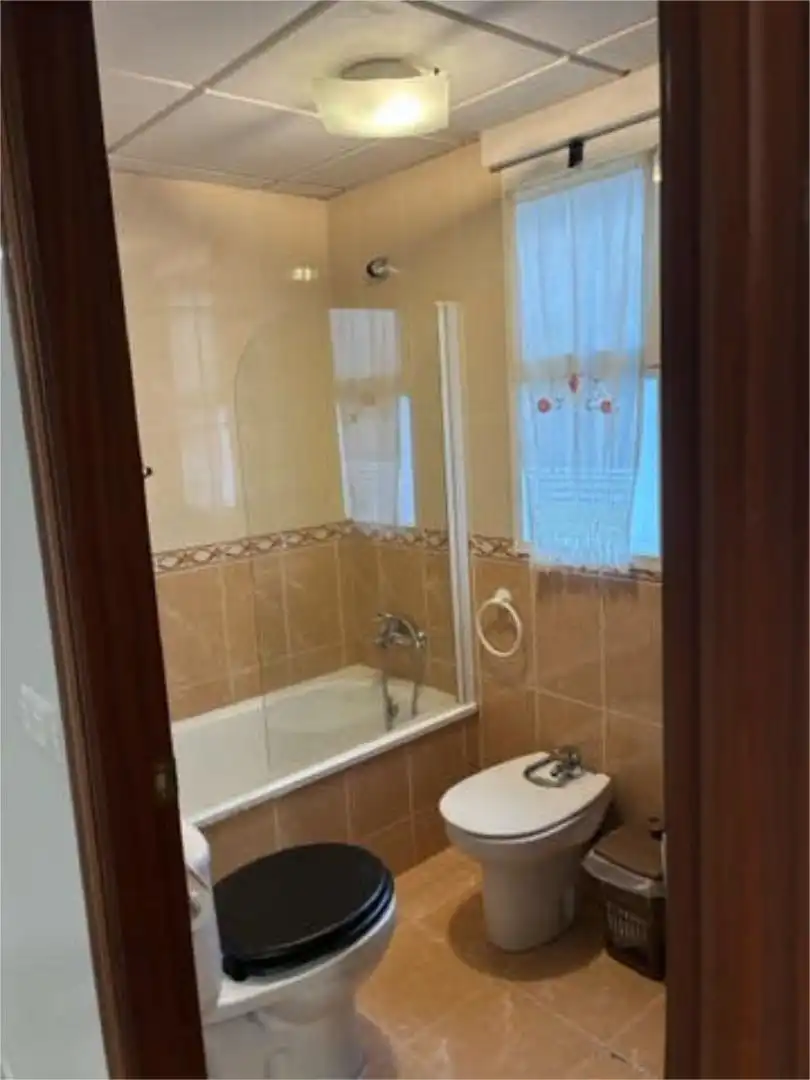 Piso en venta en Montijo Baño de Piso en venta en Montijo con Calefacción y Amueblado