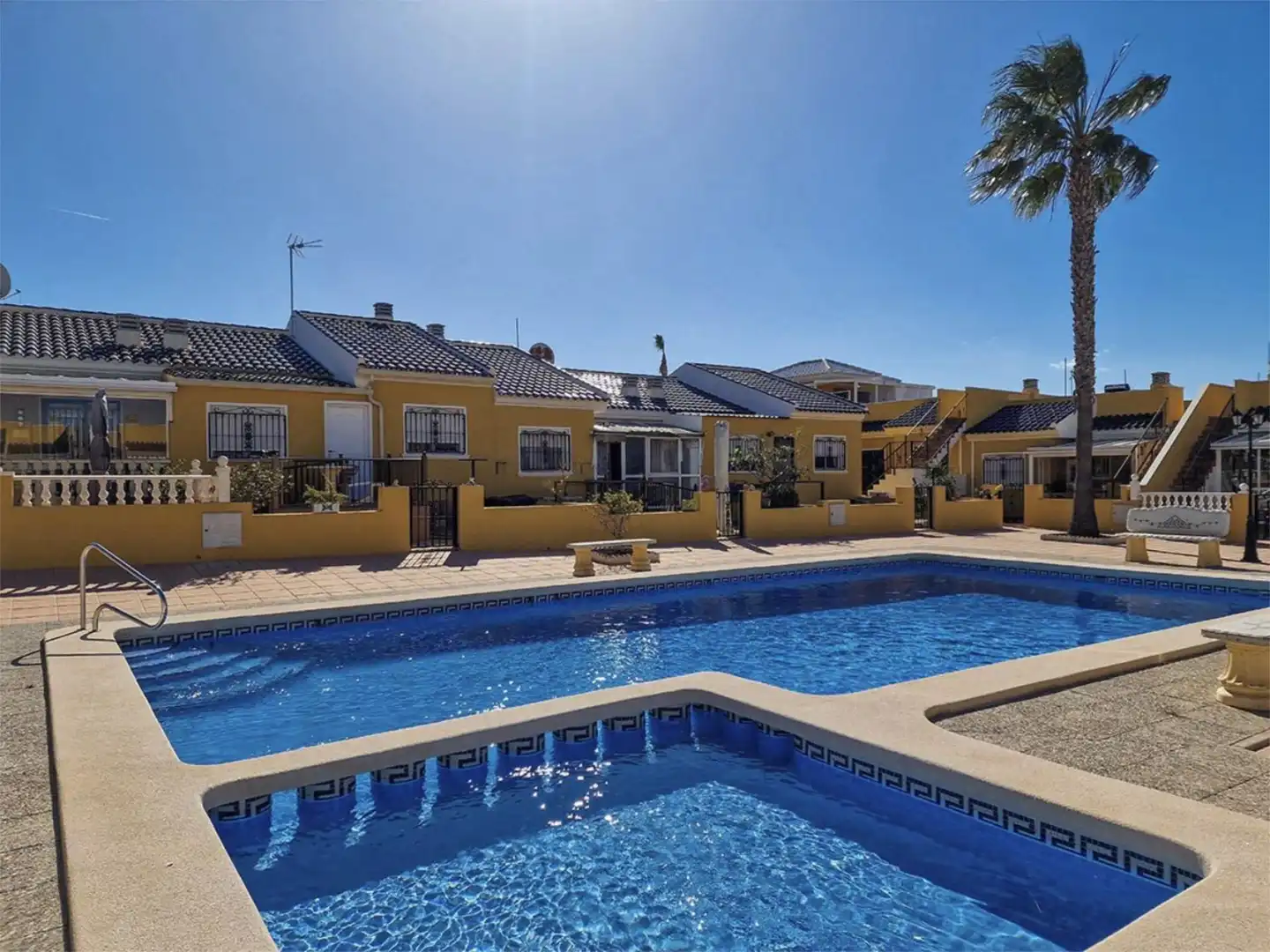 Haus oder Chalet zum Verkauf in Avenida Juan Carlos I, 100, San Fulgencio Außenansicht von Haus oder Chalet zum Verkauf in San Fulgencio mit Klimaanlage, Terrasse und Balkon