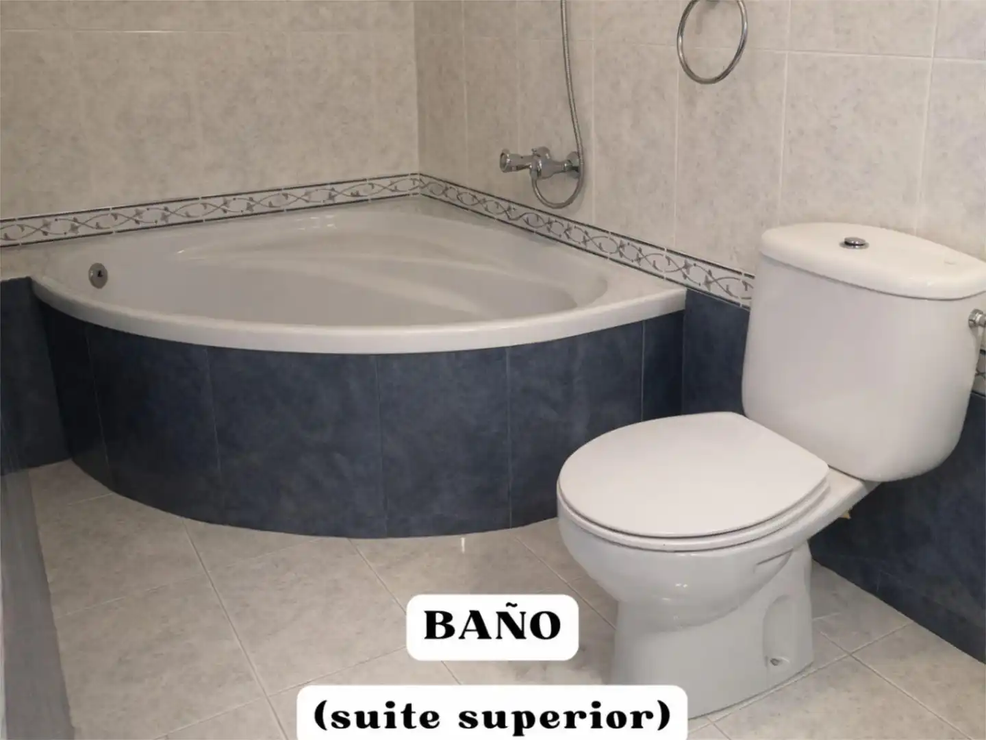 Houses for sale in Camí del Terrer Roig, 25, Jesús - Els Reguers Bathroom of Houses for sale in Tortosa with Air Conditioner