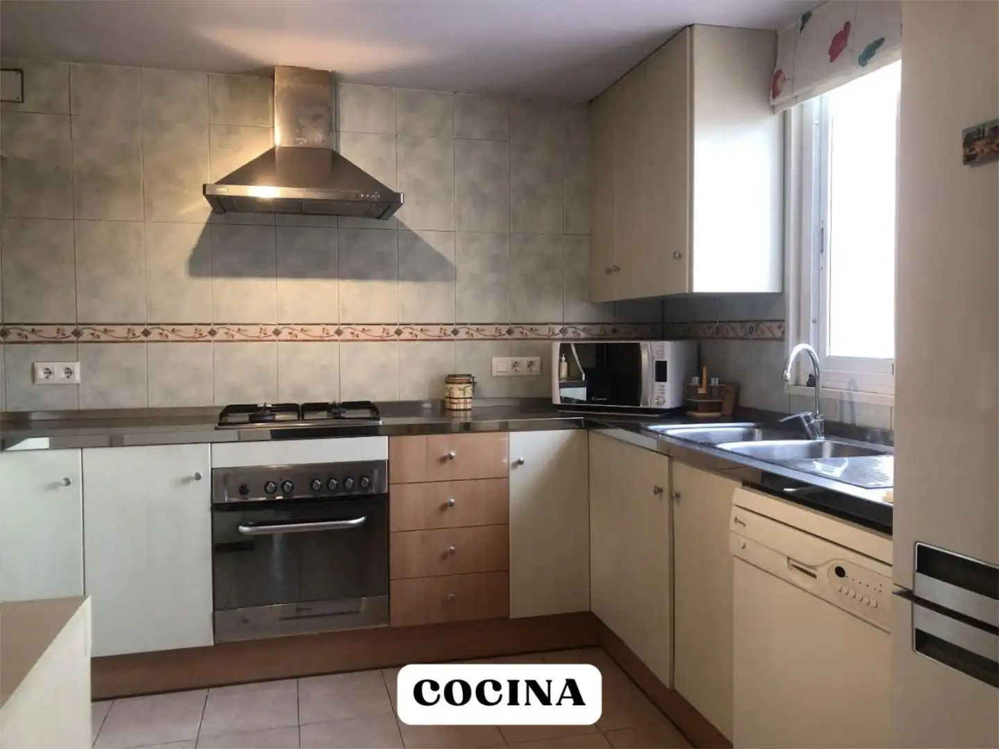Houses for sale in Camí del Terrer Roig, 25, Jesús - Els Reguers Kitchen of Houses for sale in Tortosa with Air Conditioner