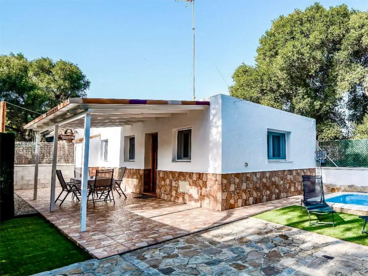 Garden of Flat for rent in Barbate  with Air Conditioner, Heating and Private garden