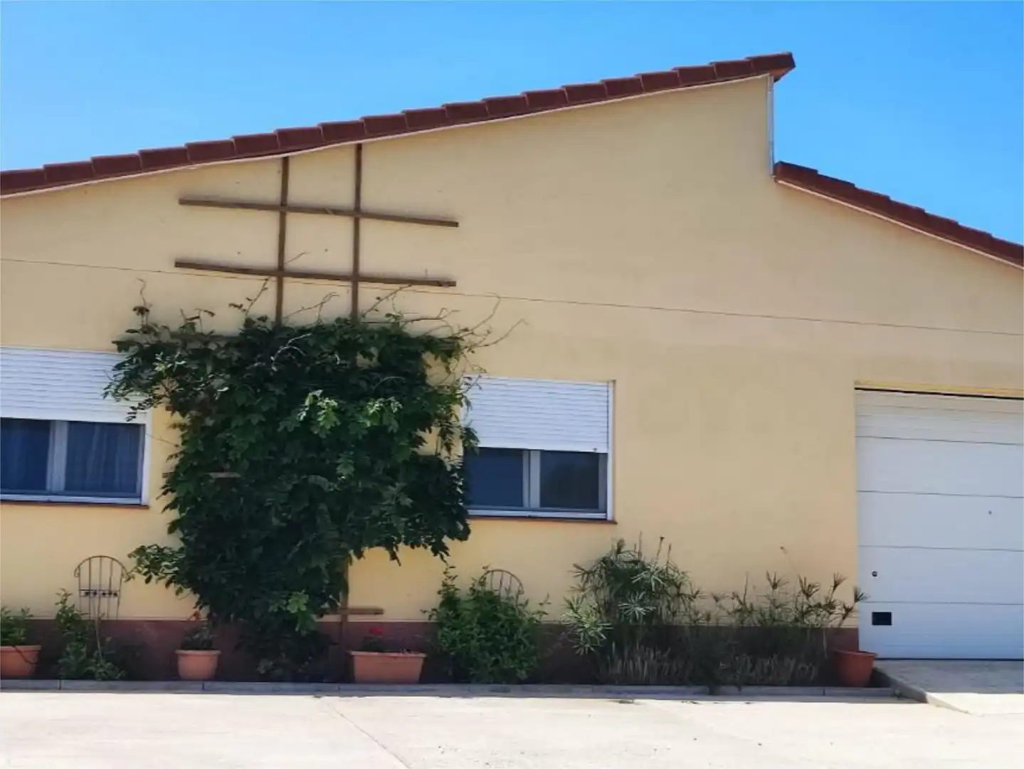 Exterior view of Houses for sale in Caspe  with Air Conditioner and Swimming Pool