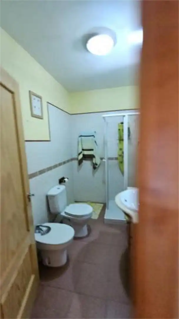Piso de alquiler en La Mamola Baño de Piso de alquiler en Polopos con Terraza y Amueblado