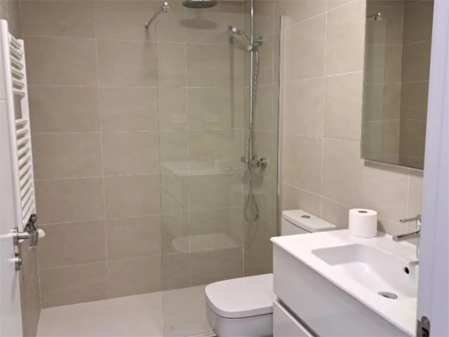 Baño de Piso de alquiler en  Zaragoza Capital con Calefacción, Parquet y Trastero