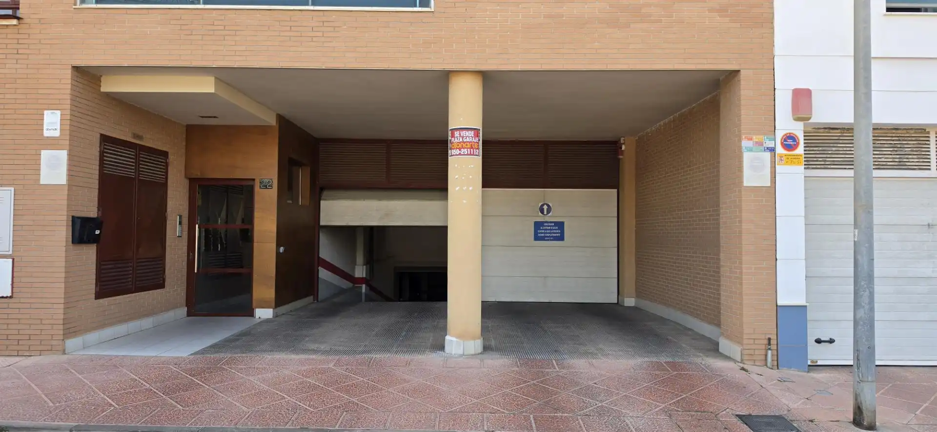 Garatge de lloguer a Calle Nísperos, 22, Los Molinos - Villa Blanca Aparcament de Garatge de lloguer en Almería