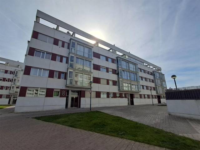 Piso en Venta en Calle Rosalía de Castro, 9 en Universidad - Las Huelgas