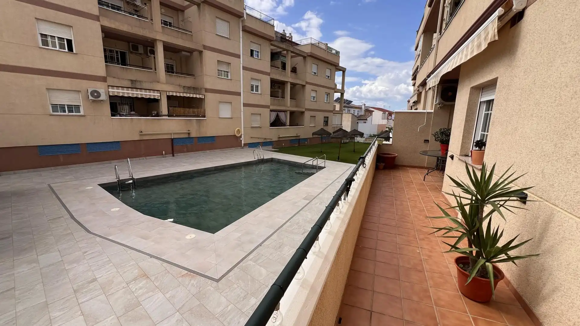 Piscina de Piso en venta en Las Gabias con Terraza y Piscina