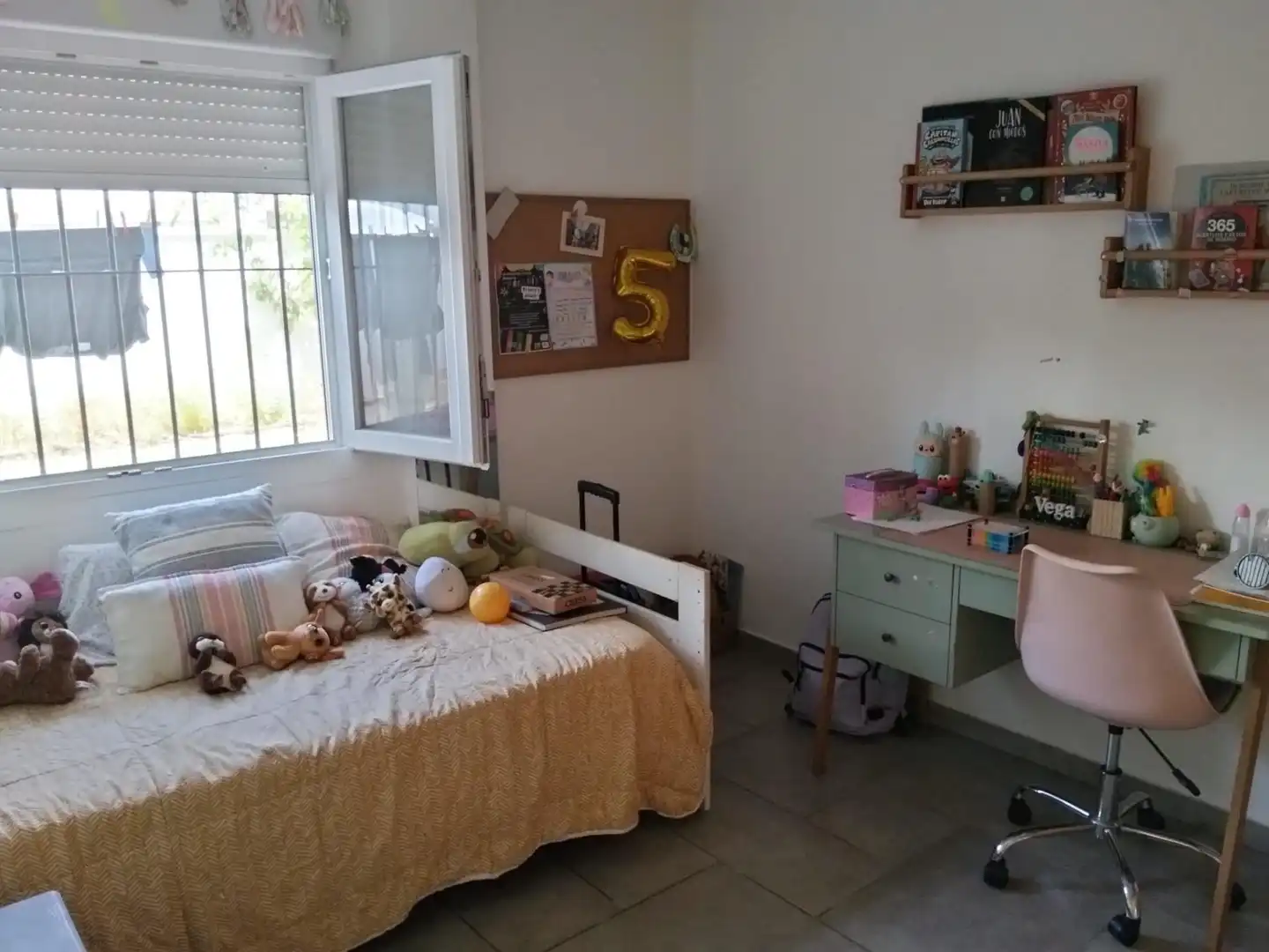 Casa adosada en venda a Calle Fragata, 3a, San García Dormitori de Casa adosada en venda en Algeciras amb Aire condicionat